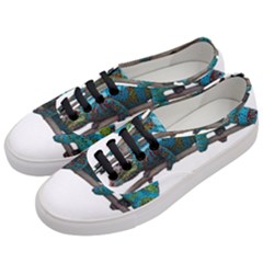 Reptile Lizard Animal Isolated Women s Classic Low Top Sneakers by Sapixe