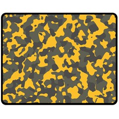 Camouflage Jaune/vert  Fleece Blanket (medium)  by kcreatif